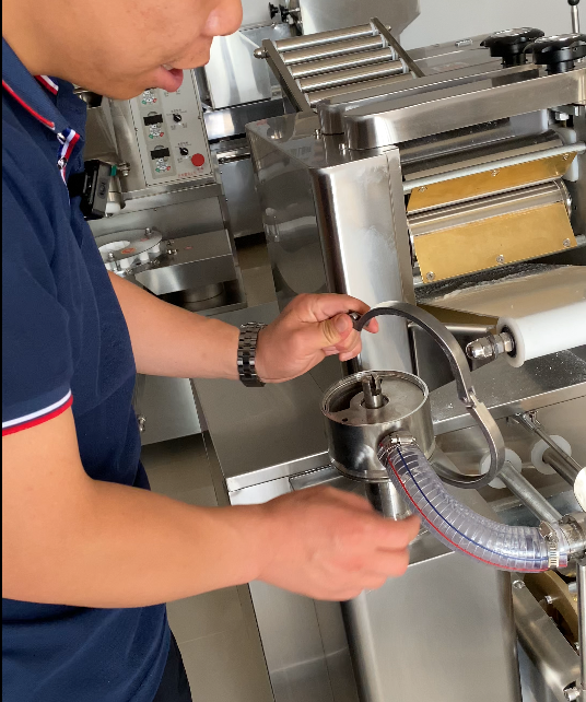 仿手工饺子机怎么清洗？刘二手把手教你(图5)