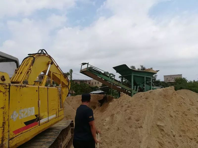 陆丰某村的‘非法洗砂场’进行依法取缔..(图2)