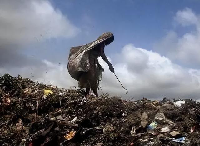 好心人废品站老板，用3毛钱回收废铁，用水清洗后价值260万(图3)