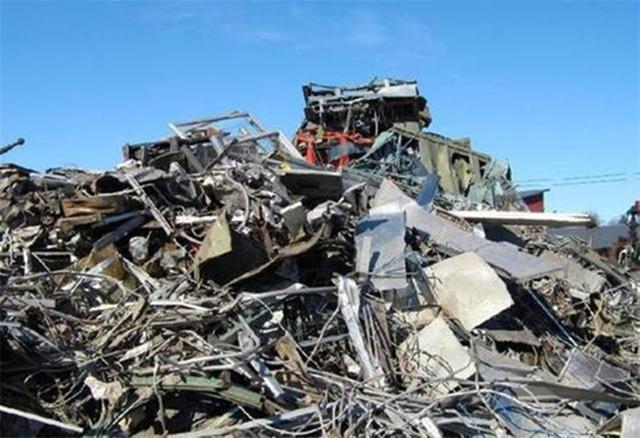 好心人废品站老板，用3毛钱回收废铁，用水清洗后价值260万(图14)