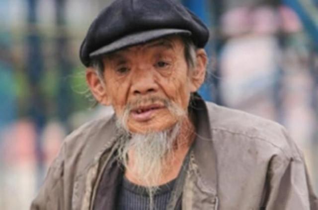 好心人废品站老板，用3毛钱回收废铁，用水清洗后价值260万(图7)