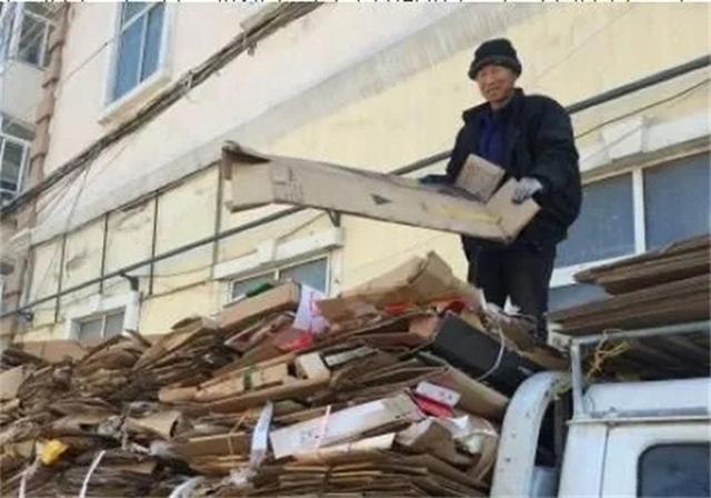 好心人废品站老板，用3毛钱回收废铁，用水清洗后价值260万(图16)