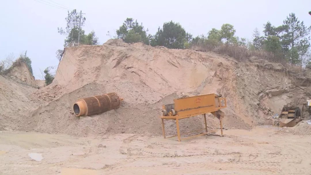 通城公安再发威，非法挖山洗砂犯罪团伙被一锅端(图7)