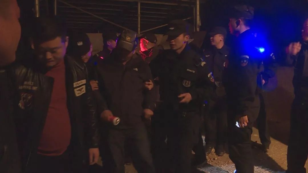 通城公安再发威，非法挖山洗砂犯罪团伙被一锅端(图11)