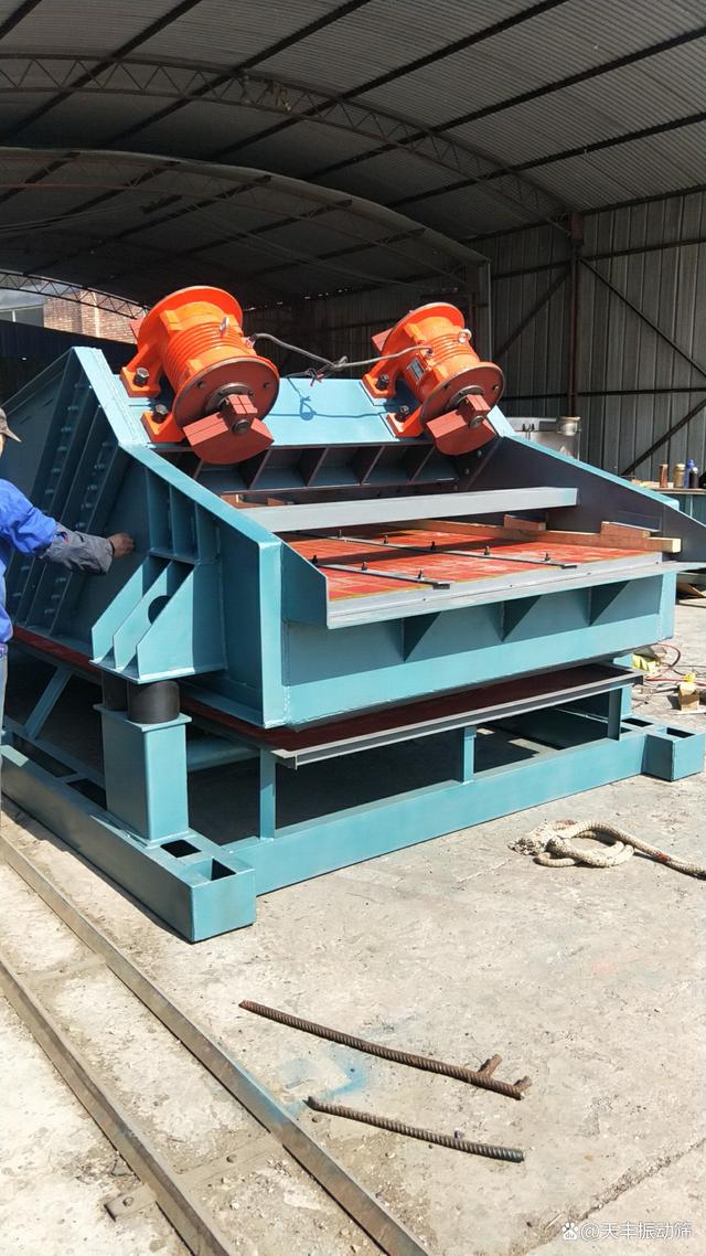 砂石脱水筛、水洗砂石振动脱水筛(图2)