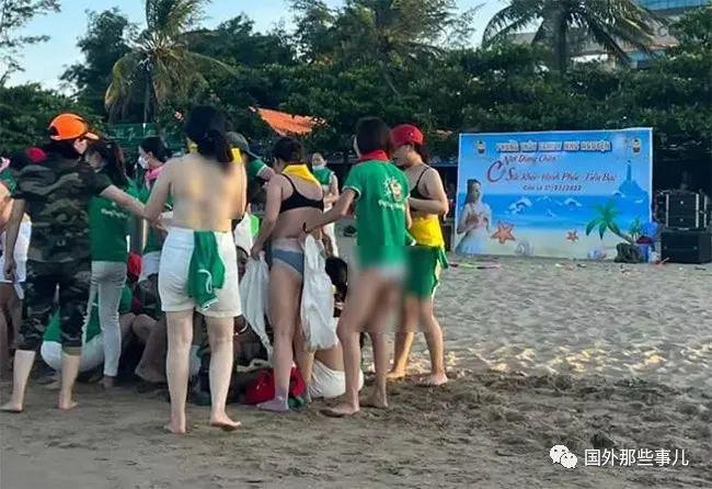 公司海边团建，女员工竟然脱掉内衣露胸，视频在网上疯传(图1)