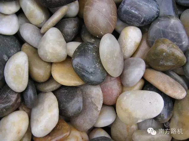 【产品课堂】鹅卵石制砂！南方路机高品质制砂生产线(图1)
