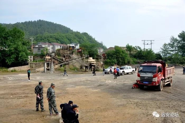 占用河道，理应强制拆除(图10)