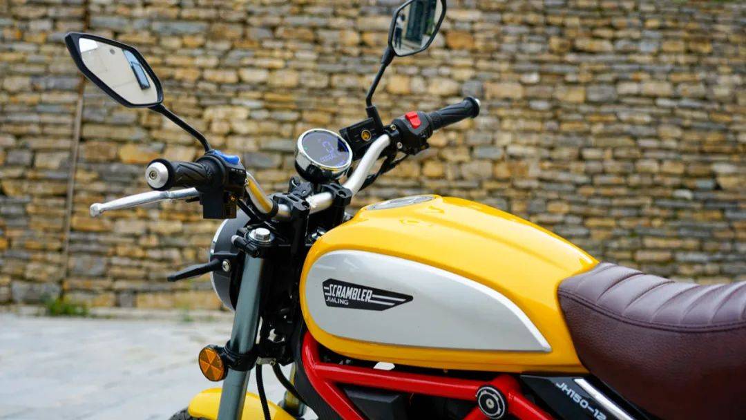 12680元起嘉陵CoCoSVR180运动弯梁售价公布​！同场CoCo机车品牌正式发布！(图57)