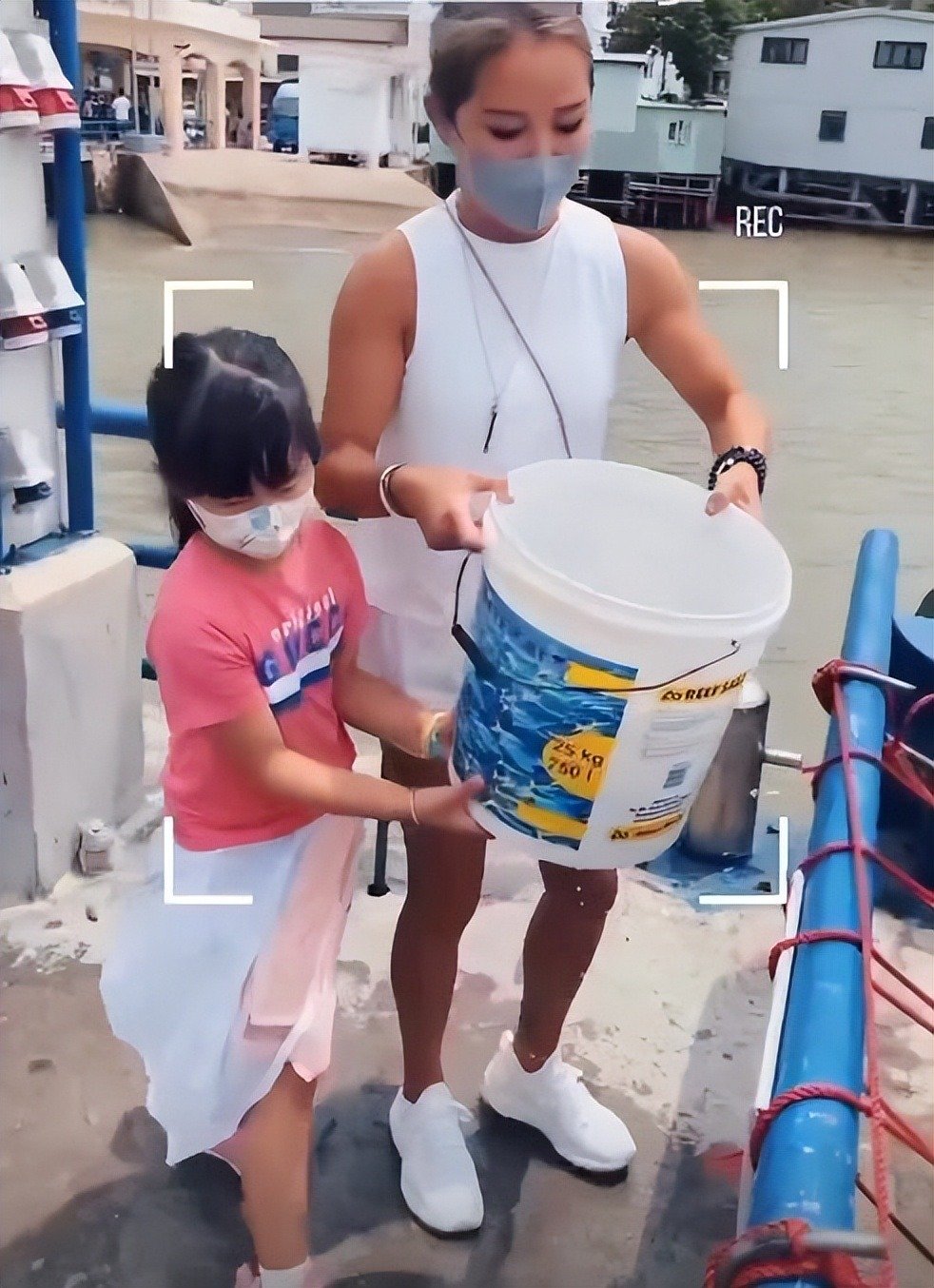 洗米嫂低调过中秋节，晒小女儿的近况视频，愿她一生可爱(图9)